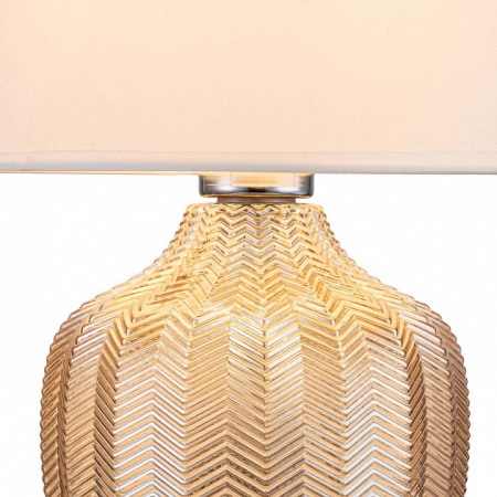 ESC_10194_L_Amber